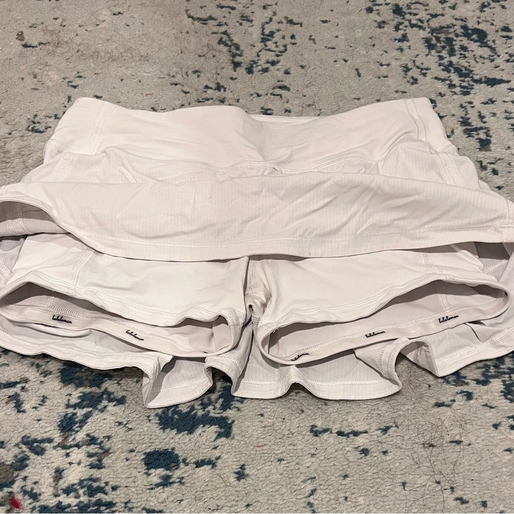 Lululemon size 6 white pleated skirt
